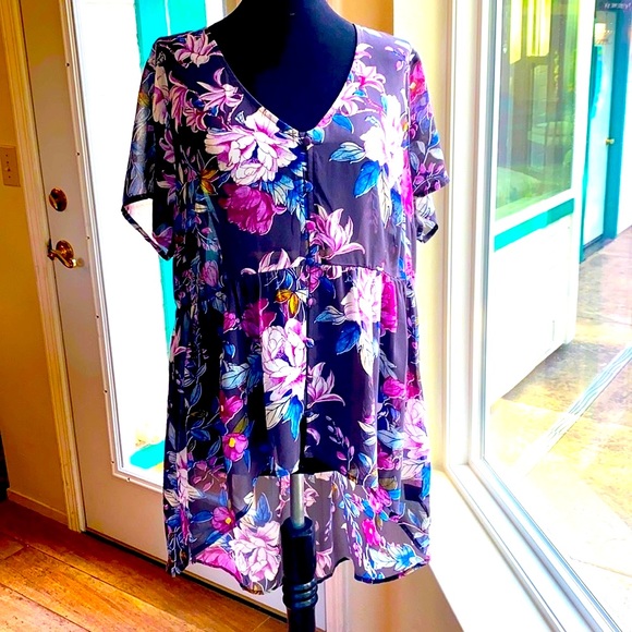 torrid Tops - Torrid flowery chiffon Hilo babydoll blouse🌸